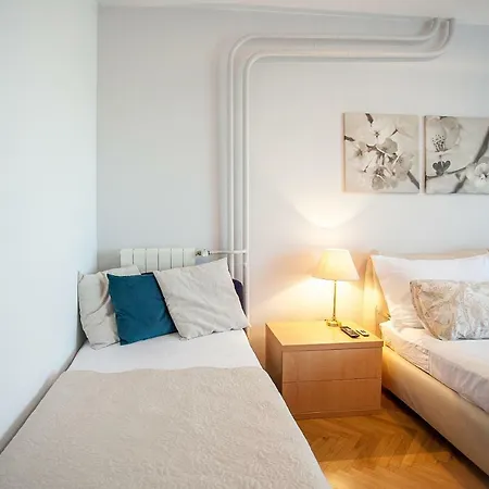 Laura Apartment Split