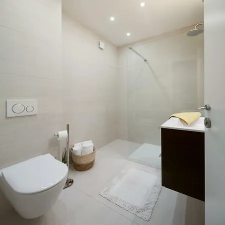 Laura Apartment Split